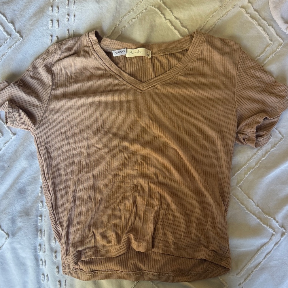 Caslon Women's Tan V-Neck Short Sleeve Tee